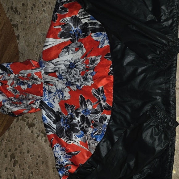 Nike Floral Crop Windrunner, Light Rain Jacket, Hooded Lightweight - Picture 8 of 8